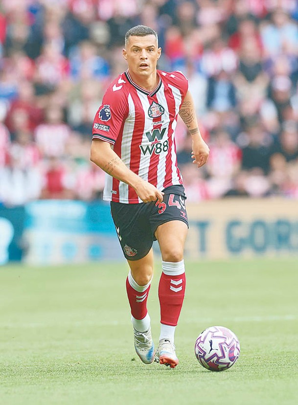 新特蘭中場 格列沙加6p1.jpg