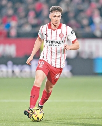 [东方报]西甲：訪基羅納誓振聲威 巴塞賀歲開大餐[02-16]