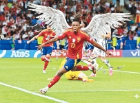[东方报]世界盃：魔翼耶馬追擊沙特 西班牙細打翻身仗[06-21]