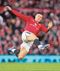 [东方报]英足盃：踢番4後衞一樣咁曳曼聯讓波下盤送禮[01-11]