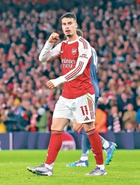 [东方报]英超：倫敦之王搶分冇留手 阿仙奴放甩車路士[11-30]