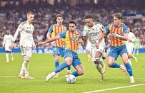 [东方报]西甲：海軍鬥水兵雙華細均力敵[12-01]